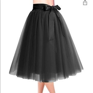 NWOT black knee length tulle layered tulle skirt size L